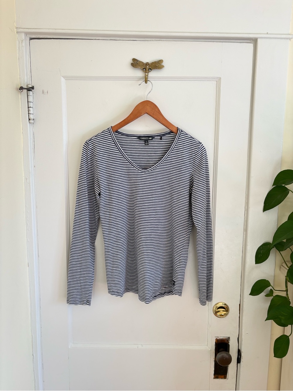 Toad&Co Navy Blue and White Striped V-Neck Long Sleeve Jersey T-Shirt Small